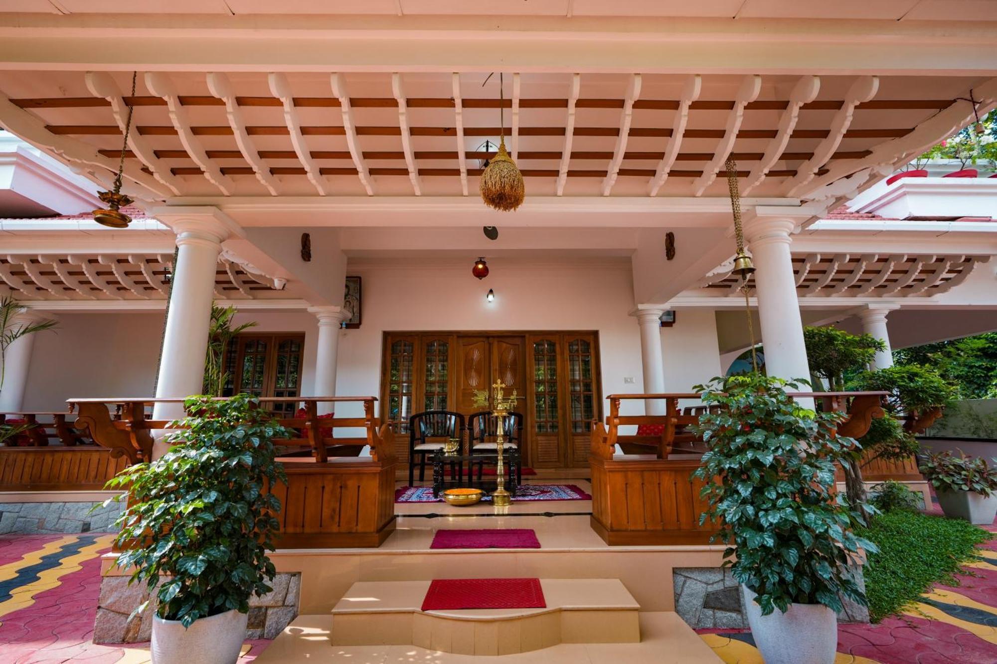 Parudeesa - Heavenly- Luxurious Palace Look-Near Cbd - Kerala - India With Breakfast Kaladi Ngoại thất bức ảnh
